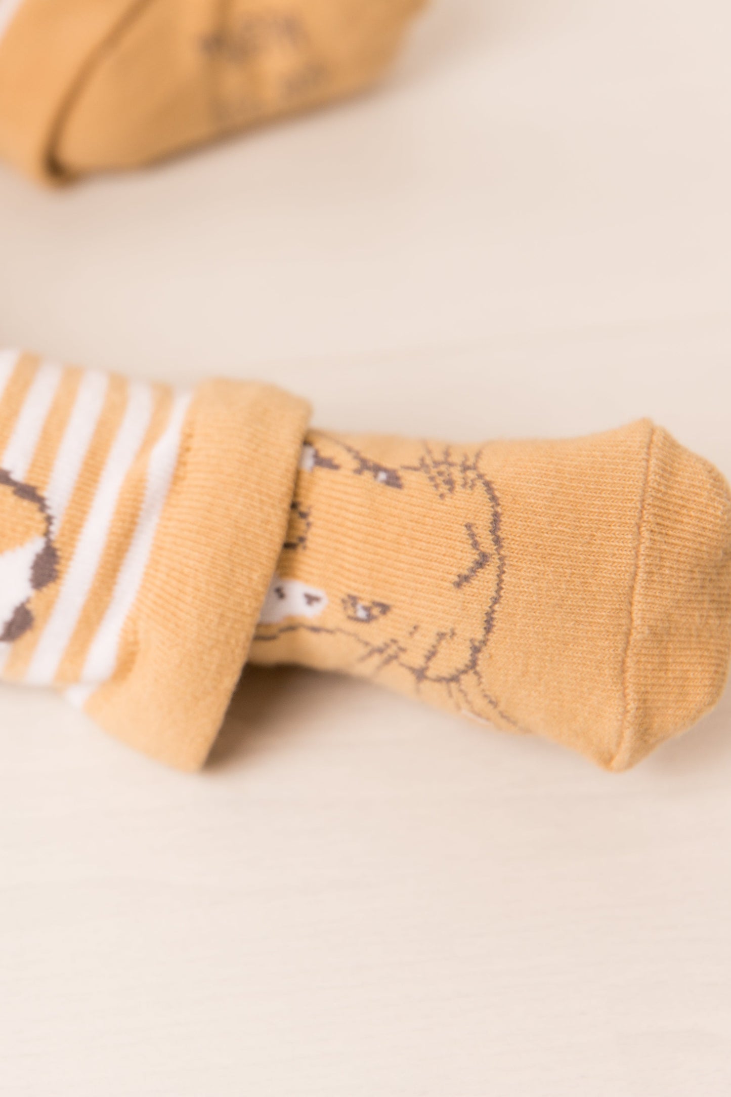 Blade & Rose Peter Rabbit Neutral Socks